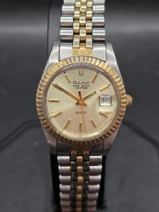 Reloj Bulova Super Seville Damas 27mm Dos Tonos Chapado en Oro y Acero Fecha Jubileo - Imagen 1 de 16