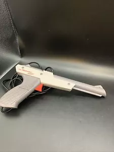 OEM NES Zapper Nintendo Duck Hunt Gun NES-005 Authentic Gray W Manual - Picture 1 of 9