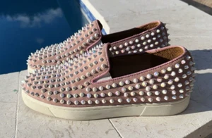 Christian Louboutin Rollerboot rosa Wildleder Perlen Spikes Slipper Freizeitschuhe Gr. 39 - Bild 1 von 20