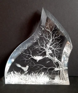 Lucite Etched - Carved 3D Sculpture of Tree & Bird - Baby birds in a nest 6 x 5" - Picture 1 of 17