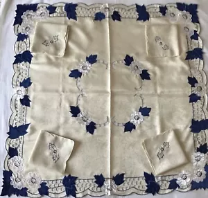 Embroidered/Appliqué/Cutwork CoffeeTable Cloth Matching Serviettes/Napkins NEW - Picture 1 of 8