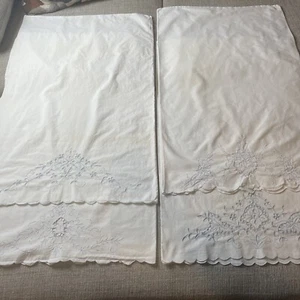 VTG French Cottage Cutwork Fancy Cotton 4 Pillowcases Scallop Edge Embroidery - Picture 1 of 9