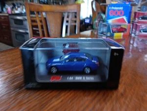 Malibu International 1:64 HO Scale Purple BMW 5 Series - Picture 1 of 8