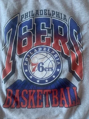 NUEVO Suéter Cuello Redondo Estilo Vintage NBA x Philadelphia 76ers Talla M Sin Etiquetas Foto 1 de 4
