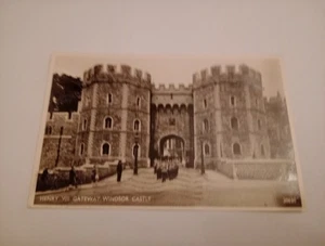 Henry VIII gateway Windsor Castle 1964 London UK small postcard a3 - Foto 1 di 2