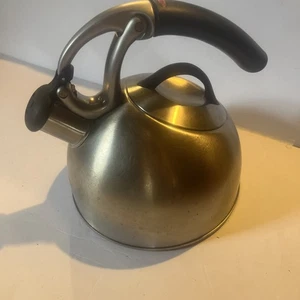 Bollitore per tè OXO Good Grips Uplift 2 Qt/1,9 L in acciaio inox 18/8  - Foto 1 di 4