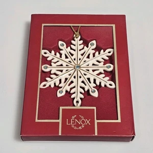 Nuevo en caja Lenox 2024 azul helado anual gemado copo de nieve nieve fantasías adorno - Imagen 1 de 5