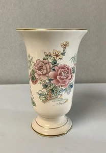 Wade Floral Vase With Blue Scroll Edging - Picture 1 of 9