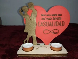 Silueta Corazón y pareja besándose con base - Imagen 1 de 6