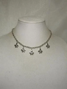 COLLANA FIORI MOD RETRO PLACCATA MOD CYNTHIA LYNN "FLOWER POWER" ARGENTO - Foto 1 di 1
