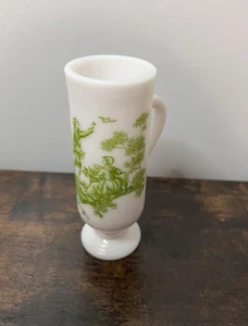 Tazza caffè espresso irlandese Avon vintage piedistallo piedini vetro latte verde 5" - Foto 1 di 8