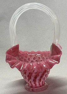 Fenton 5 3/4 Cranberry Swirl Hobnail Opalescente Crimpato Cerchio Cestello - Foto 1 di 1