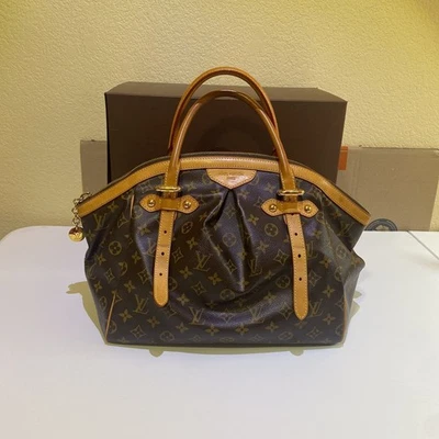 Bolso de hombro Louis Vuitton Tivoli GM monograma recubierto de lona con asa superior Foto 1 de 4