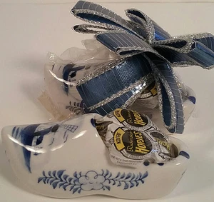 Dutch Shoes Paar Porzellan Hopjes Bonboniere komplett mit Süßigkeiten & Schleife 70er - Bild 1 von 1
