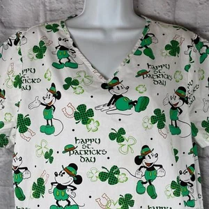 Disney Mickey Mouse Pie Eyed Scrub Top Medium St Patricks Day Clovers Pockets - Picture 1 of 8