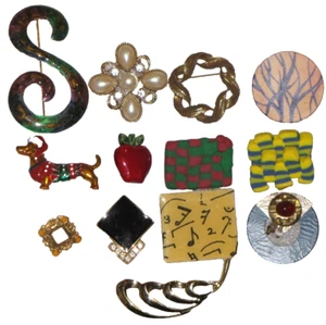 Lot Of 13 Brooches Dog Faux Pearls Round Gold Plated Abstract Wood Clay Apple - Picture 1 of 23
