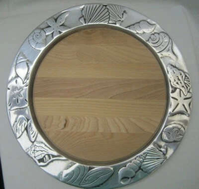 Bandeja para servir de aluminio Wilton Armetale RWP Seashells 12" tabla de queso de madera Foto 1 de 4