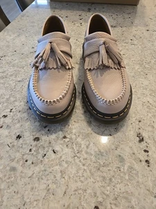 MOCASINES DR. MARTENS ADRIAN MUJER VIRGINIA CUERO BORLA Vintage Taupe Talla 10 - Imagen 1 de 9