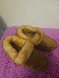100% Sheepskin Rj Fuzzies Soft Sole Leather Slippers Size 6 - Picture 1 of 13