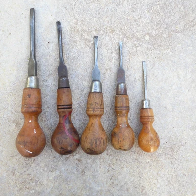 5 Vintage Graduated Wooden Handle Flathead Slotted Screwdrivers Old Tools - Image 1 of 4