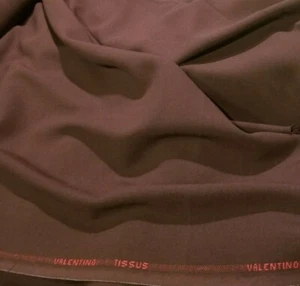 ¡Traje de lana de chocolate amargo de textura ligera de Valentino!¡! - Imagen 1 de 2