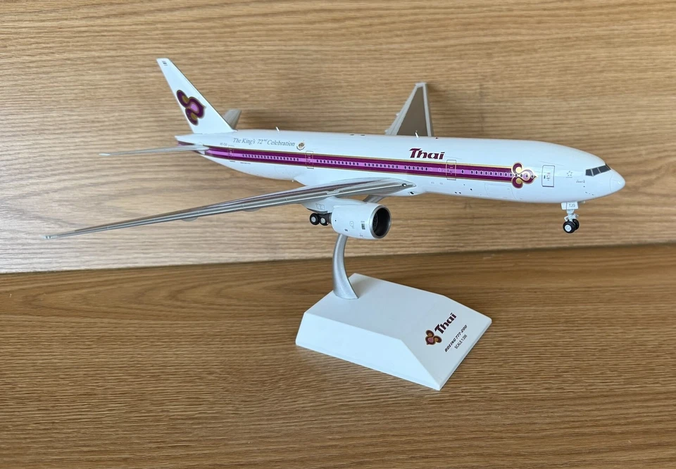 THAI Boeing 777-200 HS-TJG The King's 72nd escala 1:200 diecast JC Wings Foto 1 de 1