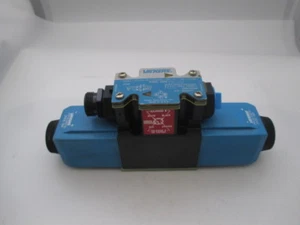 Vickers DG4V-3-2N-M-FPA5WL-D1-HL7-60-EN38 Hydraulic Valve - Picture 1 of 5