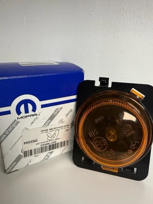 Mopar 55077895AD Side Marker Lamp RH Amber – Original OEM Jeep Chrysler - Image 1 of 2