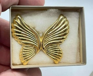 Vintage AVON Gold Tone Butterfly Wings Brooch Pin in Box!! - Picture 1 of 8