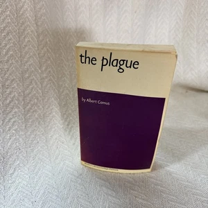 The Plague Albert Camus book 1948 Modern Library College Ed PB Stuart Gilbert - Foto 1 di 7