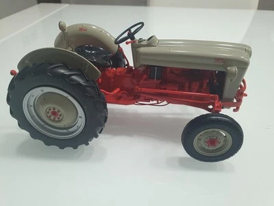 Ertl Ford NAA Golden Jubilee 1:18  - Immagine 1 di 4