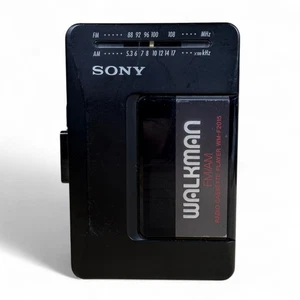 Sony Walkman WM-F2015 FM/AM Stereo Lettore Cassette Radio Portatile Vintage *LEGGI* - Foto 1 di 8