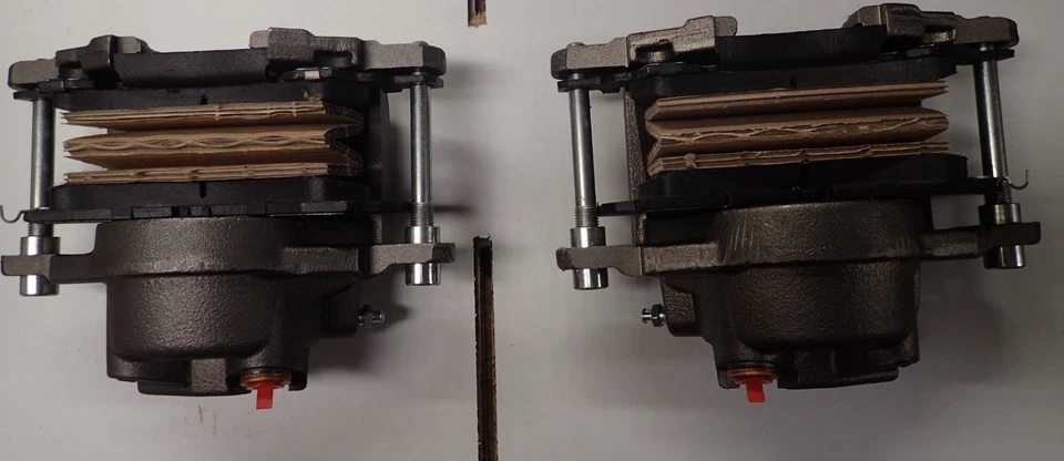 Pinzas de freno para Pontiac Bonneville 1969-1970 con pastillas 4035 4036 Foto 1 de 4