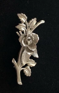 Spilla ROSA firmata CORO Pegasus vintage fiore tono argento 2,5” - Foto 1 di 6