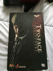 Hot Toys MMS81 The Dark Knight TWO-FACE HARVEY DENT 1/6 Figure USED - Picture 1 of 14
