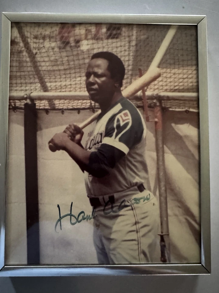 HOF HANK AARON SIGNED AUTOGRAPHED 8X10 - Image 1 of 1