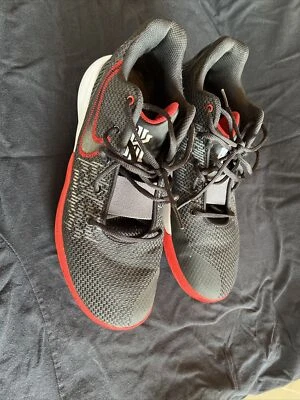 Kyrie Flytrap 2 Bred Foto 1 de 4