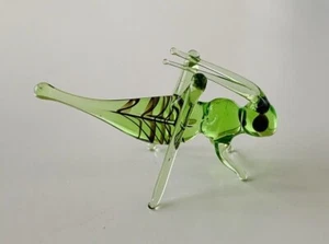 Saltamontes ~ Estatuilla de vidrio artístico soplado a mano coleccionable ~ Pequeño animal hecho a mano ~ ÚNICO - Imagen 1 de 3