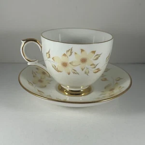 Taza de té y platillo Crown Staffordshire dorados hojas florales recortados en oro - Imagen 1 de 13