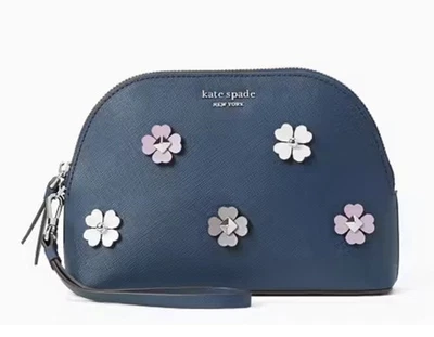 NWT Kate Spade Cameron Spade Flower Appliqué  Dome Blue  Medium Dome Cosmetics Foto 1 de 4