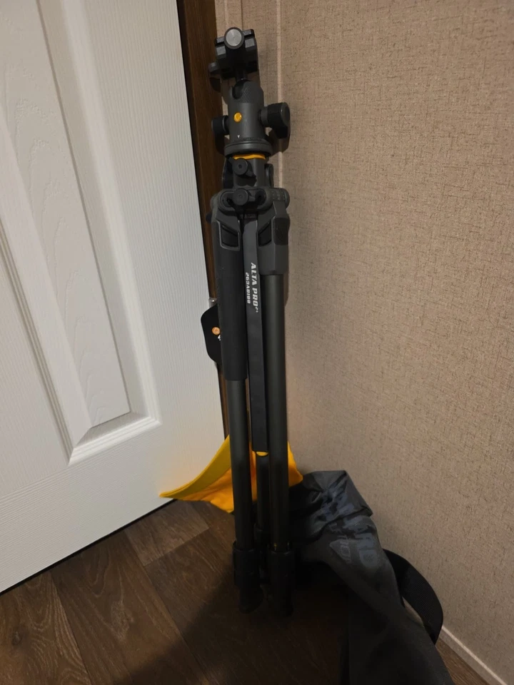 Kit de trípode de aluminio Vanguard Alta Pro 2+ 263AB100 próxima generación con cabezal esférico Foto 1 de 4