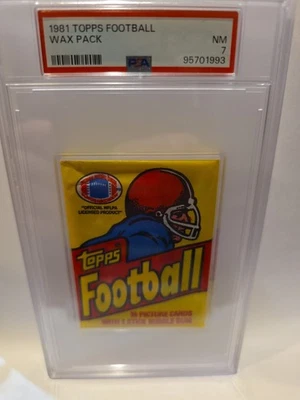 1981 TOPPS FOOTBALL WAX PACK PSA 7 with POSSIBLE JOE MONTANA HOF RC Rookie - Image 1 of 2