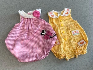 Rosa Marienkäfer und gelb Blumen Patch Gingham Baby Strampler - 6/9 Monate - Bild 1 von 11