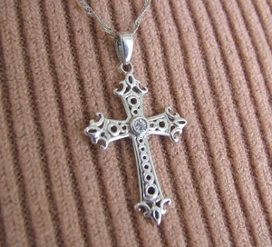 NEW 10K WHITE GOLD NATURAL MINED DIAMOND CROSS PENDANT NECKLACE (19 inch) - Picture 1 of 4