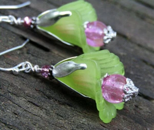 Ladies Green Flower Acrylic Silver Dangle Earrings, Floral Fashion, Handmade - Picture 1 of 1