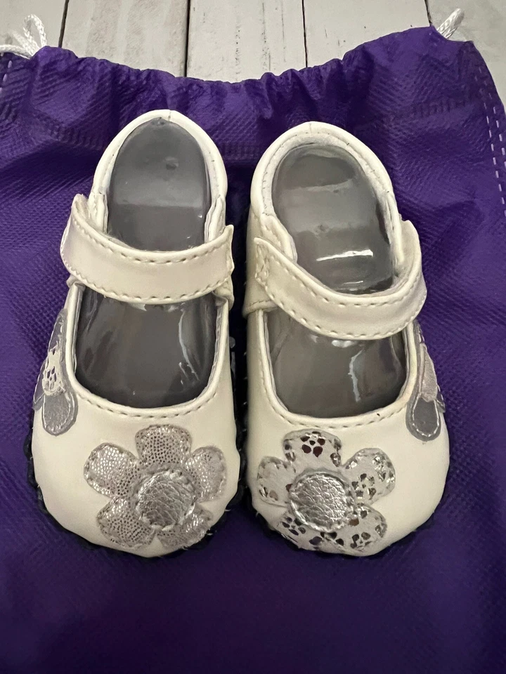 Zapatos de bebé niña Pediped Abigail blancos plateados talla EE. UU. 0-6 meses Xsmall Foto 1 de 4