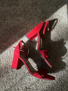 Red Suede Low Heel Ankle Strap Sandals Holiday Christmas Shoes Unisa Size 9 M - Picture 1 of 3