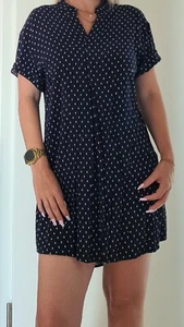 H&M dunkelblaues Kleid mit V-Ausschnitt Gr. 36 gebraucht - Bild 1 von 4