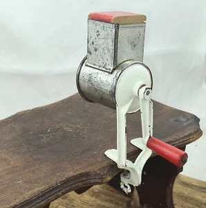 Antiguo rallador queso especias nueces cortador pinza en molino - Imagen 1 de 7