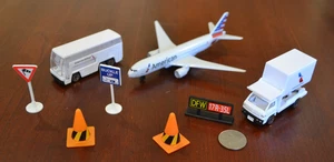 AMERICAN AIRLINES REALTOY BOEING AIRPLANE BUS CARGO VAN SIGNAGE CONES JET SET - Picture 1 of 1